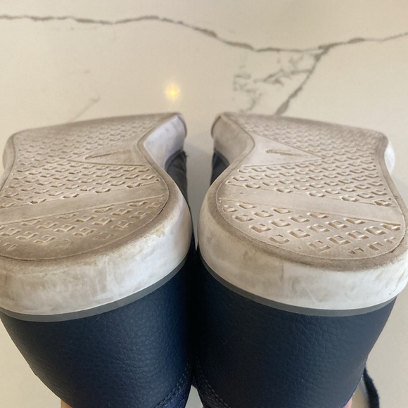 Lacoste Men's leather trainers, Navy, Size 9 - Picture 10 of 10